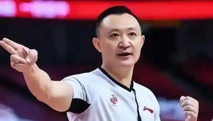 闫军被撤销国际裁判并非意味着天亮了，在CBA，他依然呼风唤雨